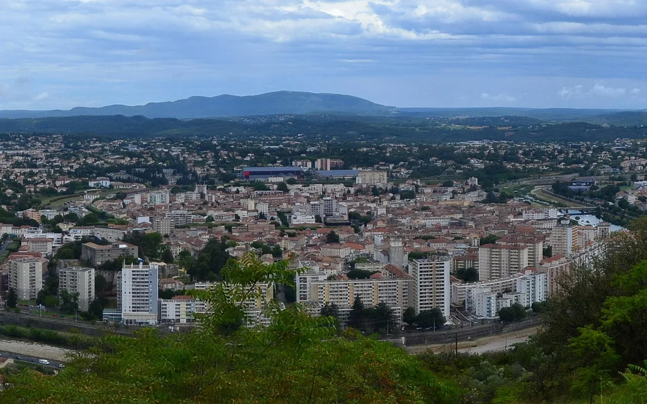 Paysage illustrant le dossier solaire de Alès